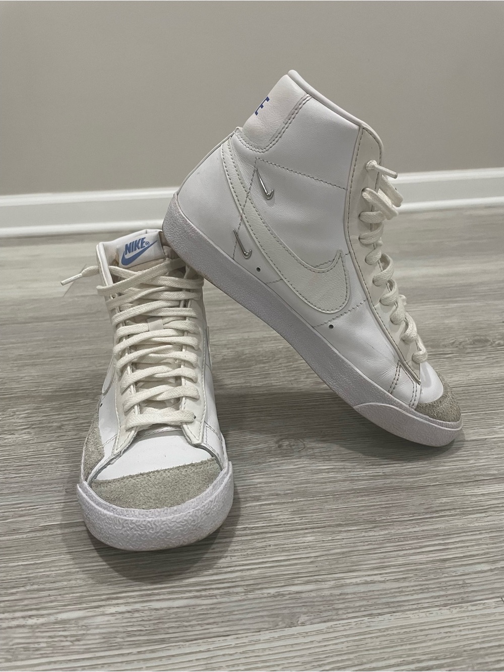 Nike Blazer mid 77’ SE women’s white shoes